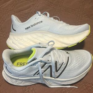 NWOT New Balance shoes!!